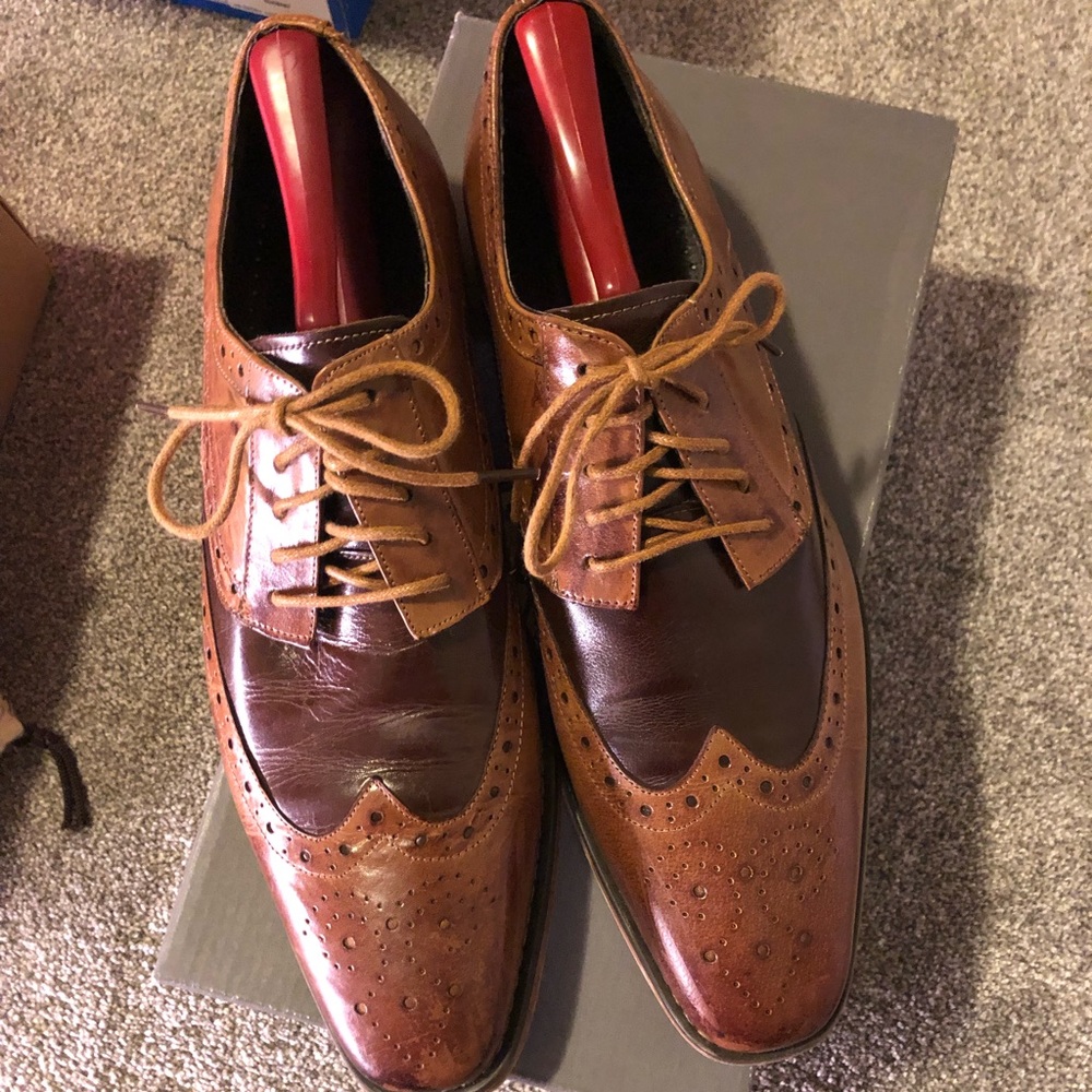 Stacy adams dress shoes. Brown with dark brown trim. Size 9.